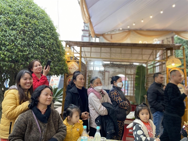 A large number of people in Van Cu village are eager to participate in the festival. Photo: Masan