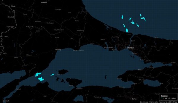 Các tàu chở dầu thô đang chờ đi qua Eo biển Thổ Nhĩ Kỳ vào ngày 6 tháng 12 năm 2022
