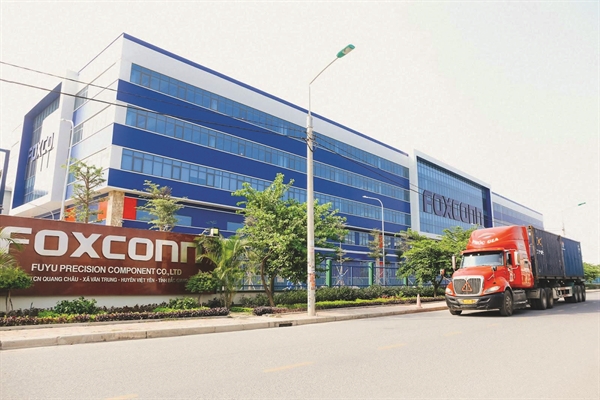   Foxconn của Đài Loan trở thành nhà sản xuất điện tử theo đơn đặt hàng lớn nhất thế giới.
