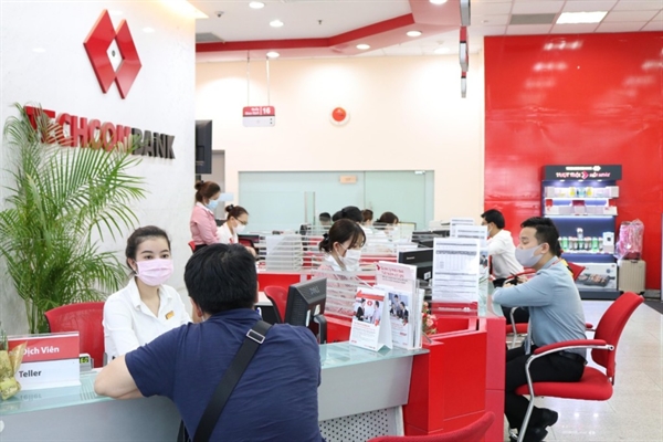 Techcombank có mối liên hệ chặt chẽ với các tập đoàn lớn tại Việt Nam như Vingroup, Masan Group, Masterise Group. 