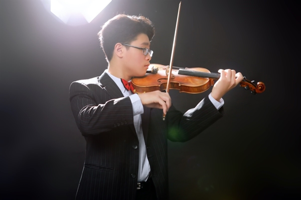 Nghệ sĩ violon Cao Hoàng Linh