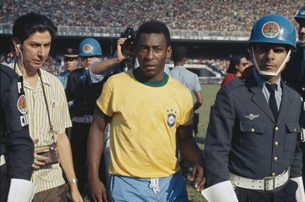 Pele trong màu áo đội tuyển Brazil. Ảnh: Getty Images.