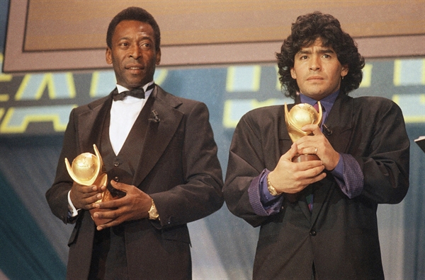 11/12/2000 Pele cùng Diego Maradona nhận giải thưởng 