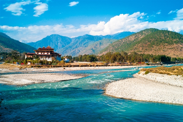 Vương quốc Bhutan được biết đến như quốc gia hạnh phúc nhất thế giới và được coi là một trong những quốc gia xanh nhất hành tinh.