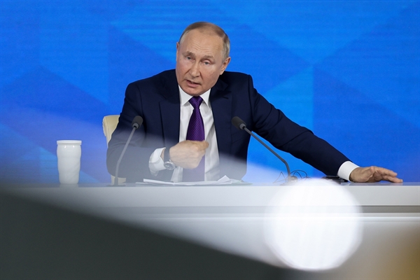 Vladimir Putin tổ chức cuộc họp báo thường niên tại Moscow vào ngày 23 tháng 12 năm 2021. Nhiếp ảnh gia: Andrey Rudakov/Bloomberg