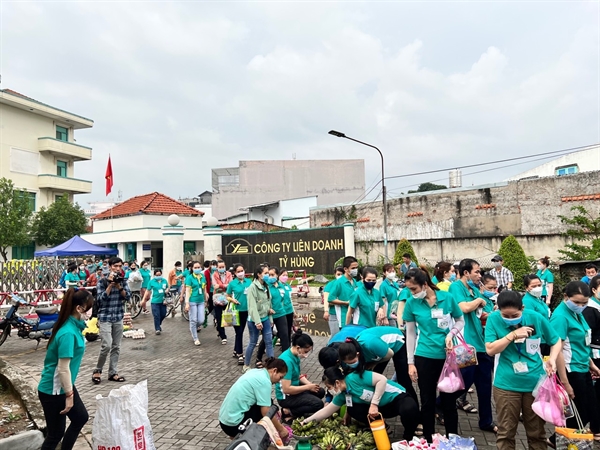 Công nhân Công ty Tỷ Hùng.