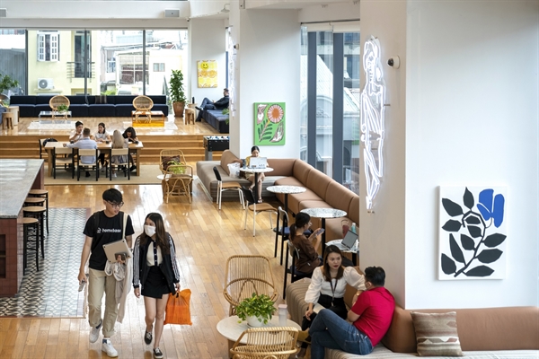 Employees of various companies at the Sentry co-working space.Photographer: Maika Elan/Bloomberg