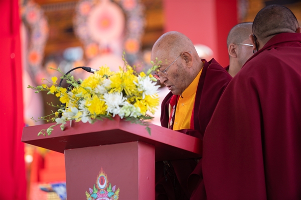 Đại lão hòa thượng Drubwang Sonam Jorfel Rinpoche.