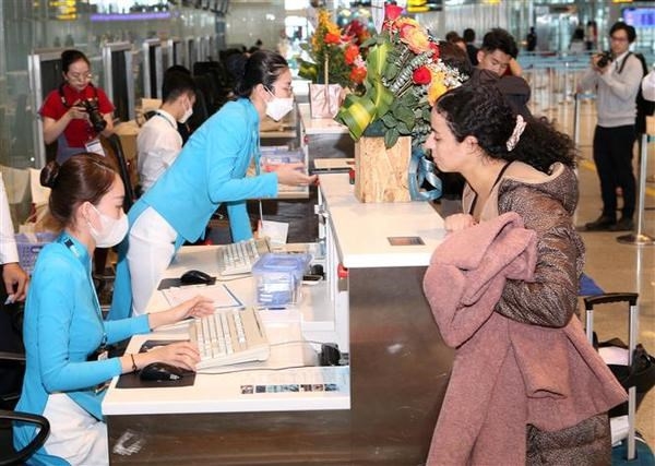 Passengers check in for flights in the newly-launched Da Nang-Taipei route. Photo by VNA.