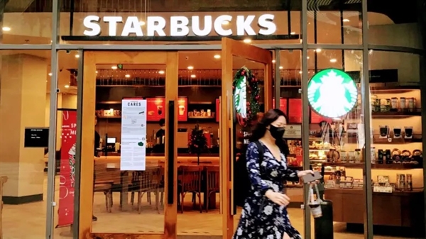 Vietnam has 87 Starbucks cafes, the least among big Southeast Asian economies and less than a fifth of the Philippines' despite similar income levels. Photo by Lien Hoang.