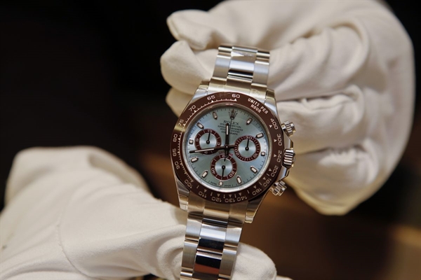 Giá đồng hồ Rolex được xem là chỉ báo nhu cầu của giới siêu giàu trên thị trường. Ảnh: Bloomberg.