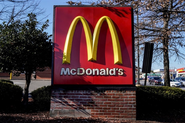 McDonald's từng tiến hành sa thải các nhân sự cấp quản lý trở lên vào năm 2018. Ảnh: Reuters.