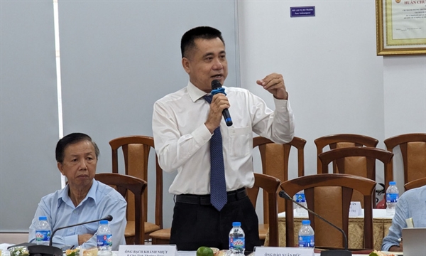 Bach Khanh Nhut, vice-chairman of the Vietnam Cashew Association, speaks at a conference attended by leaders of the Vietnam Chamber of Commerce and Industry, trade associations, and enterprises in Ho Chi Minh City on April 19, 2023. Photo by Tuoi Tre.