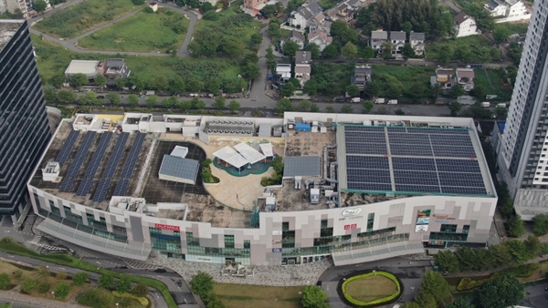 ACCV’s mixed ground-mounted and rooftop solar project at SC VivoCity Mall (District 7, Ho Chi Minh City). Photo by VIR.