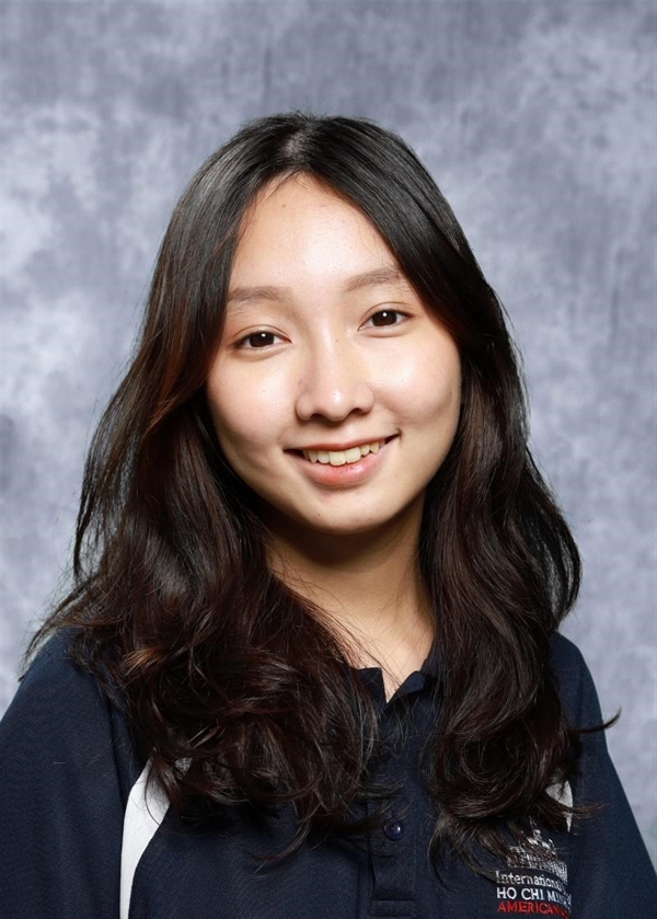 Catherine là nữ sinh cấp 3 của trường Quốc tế Thành phố Hồ Chí Minh - Học viện Mỹ (ISHCMC - American Academy)