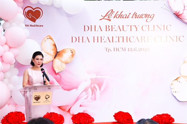Bà Hồ Thị Phương Thảo - Phó Tổng Giám đốc Tập đoàn TTC, Chủ tịch DHA Healthcare Clinic, Chủ tịch DHA Beauty Clinic cho biết, sẵn sàng cầu thị, ghi nhận những ý kiến đóng góp của khách hàng để dịch vụ được liên tục được cải tiến ngày một tốt hơn, chất lượng hơn và phù hợp hơn.