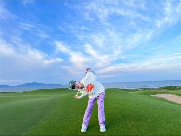 Nữ ca sĩ dành nhiều thời gian trên sân golf tại Quảng Nam. Ảnh: Instagram BoA 