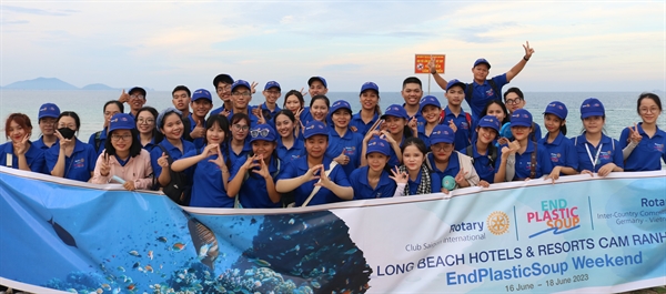 Đông đảo bạn sinh viên từ các trường đại học tại Nha Trang đã tích cực tham gia chiến dịch.