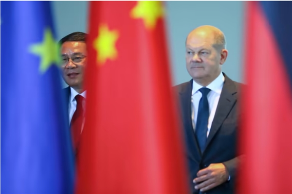 Thủ tướng Đức Olaf Scholz và Thủ tướng Trung Quốc Lý Cường tiến hành cuộc đàm phán tại Berlin. (Nguồn: Reuters)