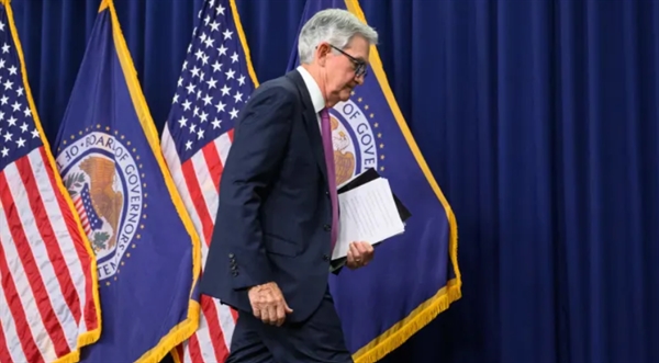 Chủ tịch Hội đồng Dự trữ Liên bang Jerome Powell rời đi sau khi phát biểu trong cuộc họp báo sau cuộc họp của Ủy ban Thị trường Mở Liên bang, tại Cục Dự trữ Liên bang ở Washington, DC, vào ngày 14 tháng 6 năm 2023 (Nguồn: CNBC)