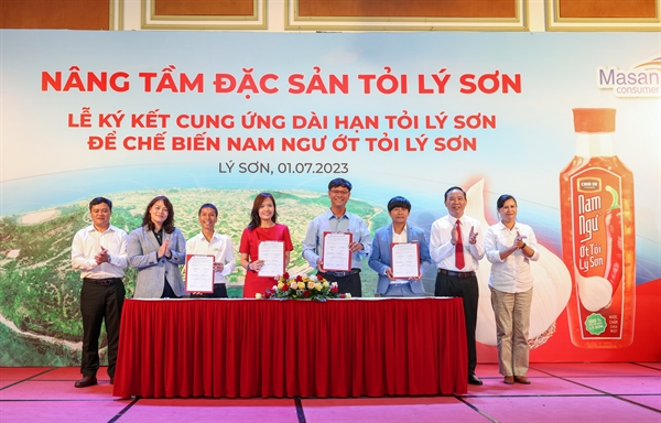 Lễ  ký kết cung ứng dài hạn tỏi Lý Sơn cho nhãn hàng Nam Ngư.