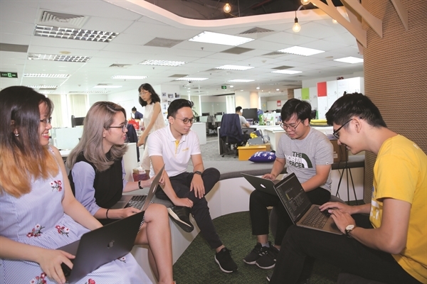 Change is happening in many businesses, but doubts about Gen Z's ability to work are not immediately erased. Photo: Quy Hoa.