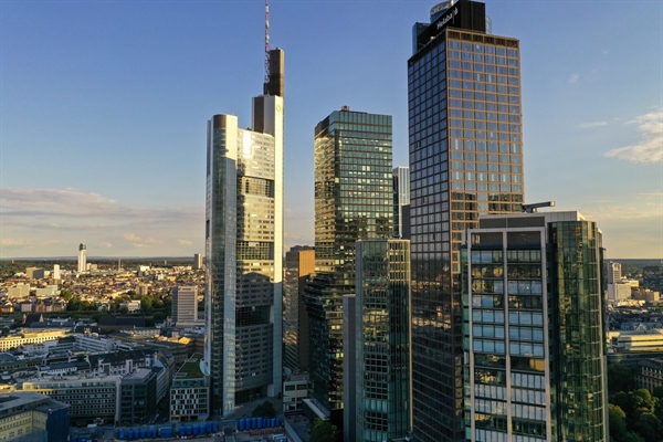 Toà nhà Commerzbank ở trung tâm tài chính Frankfurt (Đức). Ảnh: Bloomberg.