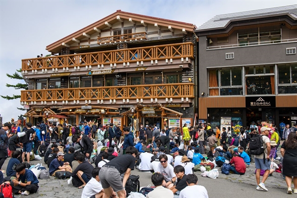 Trong số 10 trạm đi bộ đường dài của Núi Phú Sĩ, trạm thứ năm (được gọi là “Gogome”) đón 90% lượng du khách lên núi. 