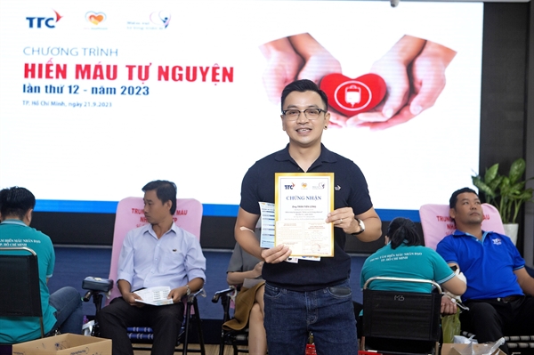 Anh Trần Tiến Công có nhóm máu AB Rh- (nhóm máu hiếm nhất tại Việt Nam), đã đăng ký tham gia khi biết thông tin về chương trình. Ở nước ta, nhóm máu Rh- chiếm tỷ lệ rất ít, khoảng từ 0,04% - 0,07% dân số.