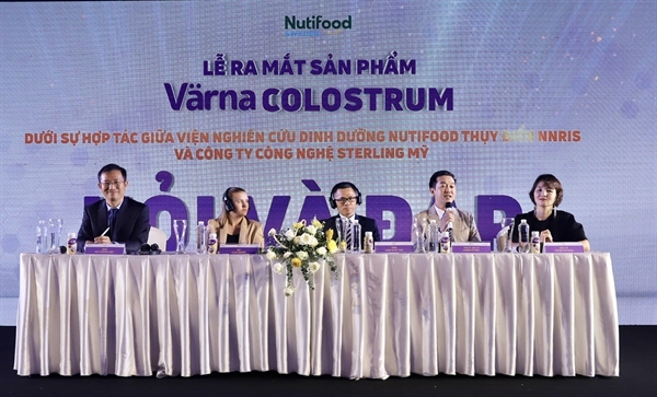 Công bố sản phẩm mới Värna Colostrum dưới sự hợp tác giữa Viện Nghiên cứu Dinh dưỡng Nutifood Thuỵ Điển (NNRIS) và Công ty Sterling Technology (Mỹ)