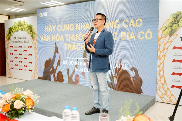Anh Trương Văn Toàn, Giám đốc Pháp lý Đối ngoại và Truyền thông của AB InBev chia sẻ về thông điệp nhân văn Thưởng thức bia có trách nhiệm Vì ai đó cần bạn
