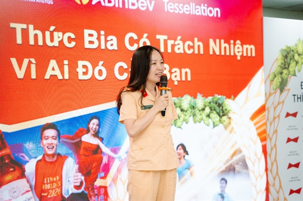 Bà Đinh Thị Thu Hằng, Phó phòng Cảnh sát giao thông  chia sẻ về thông điệp Thưởng thức bia có trách nhiệm Vì ai đó cần bạn và cách xử lý vi phạm nồng độ cồn theo luật pháp.