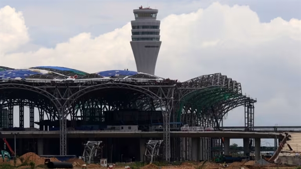 Campuchia đang xây dựng một sân bay quốc tế mới gần Phnom Penh, dự kiến ​​khai trương vào năm 2025 và đặt mục tiêu tăng sức chứa hành khách hàng năm lên 30 triệu hành khách vào năm 2030. (Ảnh của Ken Kobayashi)