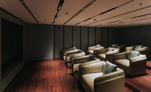 Rạp phim rộng gần 70 m2 bố trí 9 ghế ngồi cao cấp dành cho các hoạt đông giải trí riêng tư của cư dân