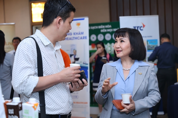 Bà Huỳnh Bích Ngọc - Phó Chủ tịch Thường trực, Tổng Giám đốc Tập đoàn TTC giới thiệu các sản phẩm - dịch vụ của TTC đến đối tác