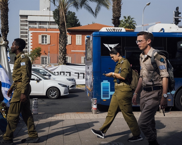 Quân dự bị trên đường phố ở Tel Aviv, Israel, ngày 22/10/2023