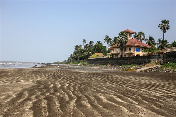 Alibag, một khu nghỉ dưỡng ven biển, được mệnh danh là Hamptons của Mumbai. Ảnh: Bloomberg.