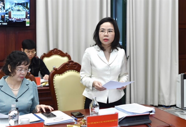Bà Hà Thu Giang - Vụ trưởng Vụ Tín dụng các ngành kinh tế NHNN phát biểu tại Hội nghị. Ảnh: SBV. 