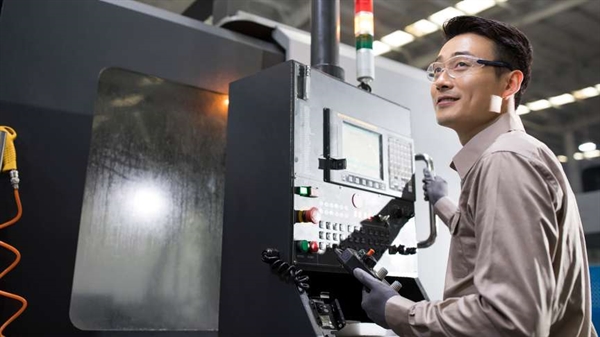 Sản xuất công nghiệp tiếp tục là lĩnh vực thu hút FDI chính vào Việt Nam. Ảnh: Getty Image