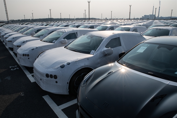 Ngành sản xuất ô tô điện của Trung Quốc như một Godizilla thời hiện đại. Ảnh: Bloomberg.