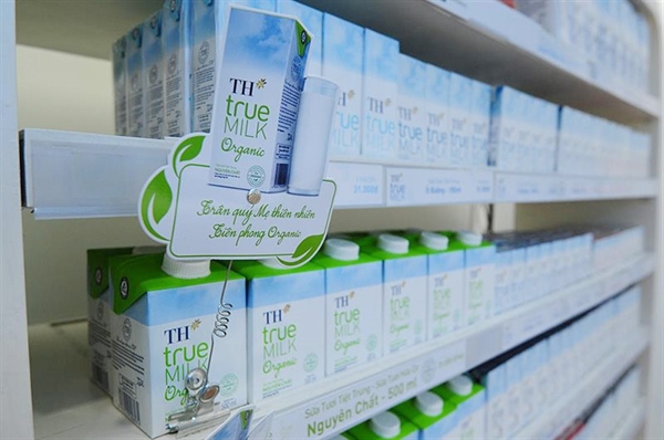 Sự vào cuộc của TH true MILK giúp giảm tỷ lệ sản phẩm sữa hoàn nguyên (pha lại từ sữa bột nhập khẩu) ở Việt Nam. Ảnh: TH