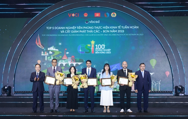 Ngoài dẫn đầu danh sách Top 100 doanh nghiệp bền vững nhất Việt Nam trong lĩnh vực SX, Nestlé Việt Nam còn nằm trong Top 5 Doanh nghiệp tiên phong thực hiện kinh tế tuần hoàn và cắt giảm phát thải các-bon