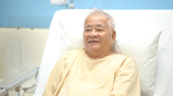 Bệnh nhân Lê Văn Hồng khỏe mạnh và được xuất viện sau 3 ngày thực hiện phẫu thuật thay van động mạch chủ bằng kỹ thuật TAVI (Ảnh: FV)