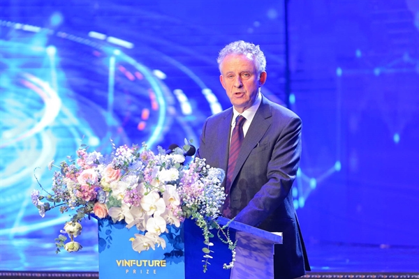 GS. Richard Friend, Chủ tịch Hội đồng Giải thưởng VinFuture phát biểu
