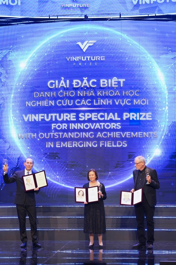 Giải Đặc biệt VinFuture 2023 dành cho Nhà khoa học nghiên cứu các lĩnh vực mới đã được trao cho GS. Daniel Joshua Drucker (Canada), GS. Joel Francis Habener (Mỹ), GS. Jens Juul Holst (Đan Mạch) và PGS. Svetlana Mojsov (Mỹ)