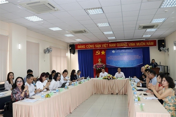 Quang cảnh Hội thảo “Nâng cao chất lượng nguồn nhân lực trẻ của TP thông qua các chương trình học bổng du học và cơ hội dành cho du học sinh Việt Nam được thực tập và làm việc tại các công ty, tập đoàn của NVNONN.