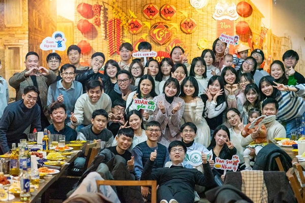 Sinh viên Việt Nam tại Đại học Quốc gia Chonnam, Hàn Quốc sum họp đón Tết. (Ảnh: NVCC)
