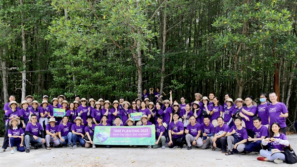 Tập thể DXC Việt Nam tham gia trồng rừng năm 2023. Ảnh: TL.