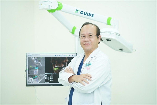 TS.BS Võ Văn Nhân là Bác sĩ Việt Nam đầu tiên ứng dụng công nghệ định vị cấy ghép Implant.