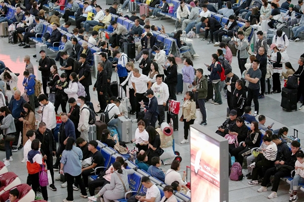 Du khách Trung Quốc là nhóm người chi tiền nhiều nhất trên toàn cầu. Ảnh: NYTimes.